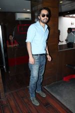 with the cast of Shootout At Wadala at the launch of gym calles Red Gym in khar on 1st May 2012 (65).JPG